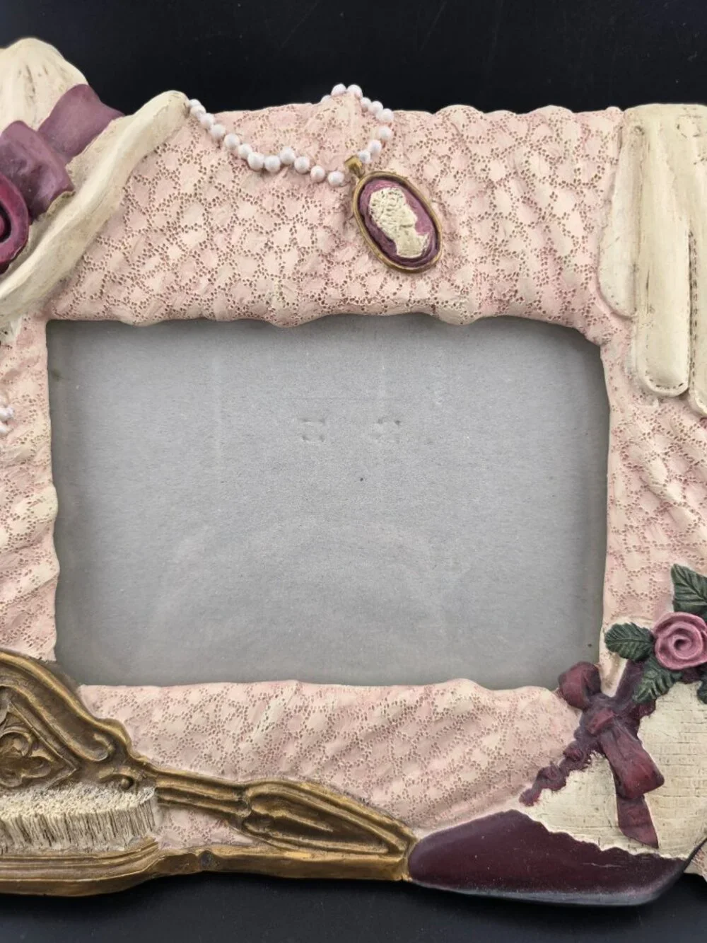 Vintage Victorian-Inspired Resin Photo Frame 3